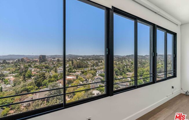2 beds, 2.5 baths, 1,372 sqft, $6,495, Unit 1812