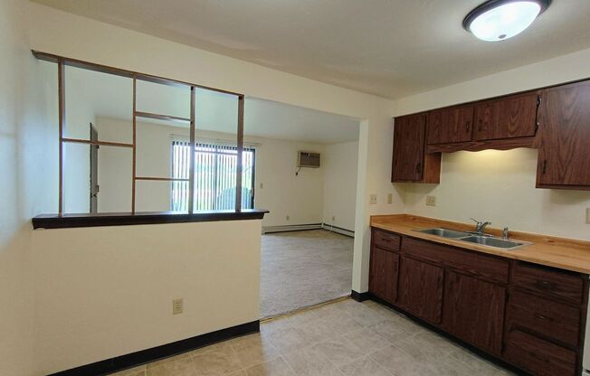 2 beds, 1 bath, 794 sqft, $1,139, Unit 1687-12