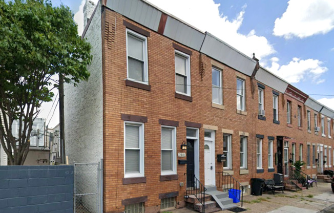 Gorgeous 2-Bedroom Townhome in the Heart of Olde Richmond! Available NOW!