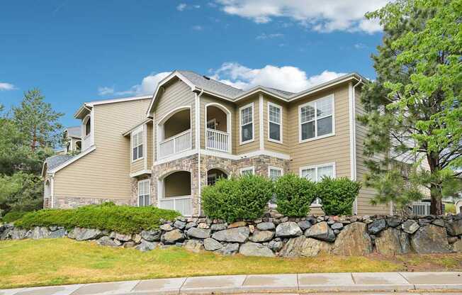 Exterior views at Stone Cliff Apartments