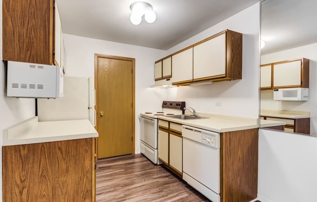 Classic Kitchen with Vinyl Plank Flooring