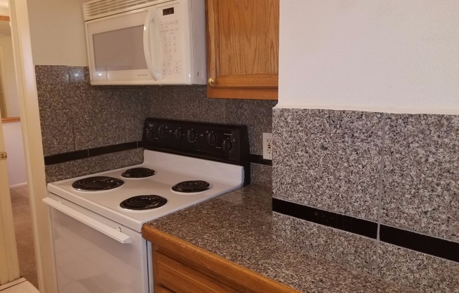2 beds, 1 bath, 650 sqft, $1,895, Unit 680-217