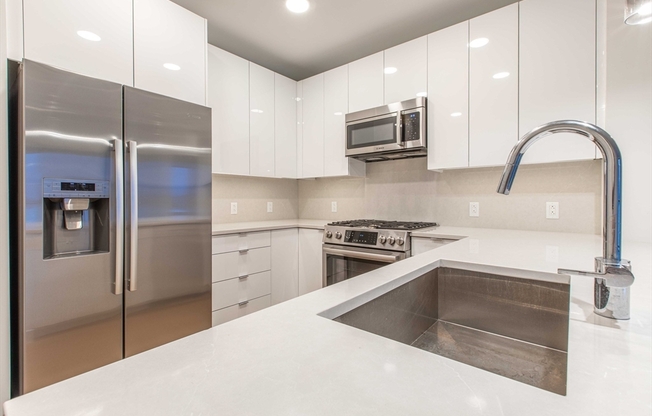 2 beds, 2 baths, 1,075 sqft, $4,800, Unit 513