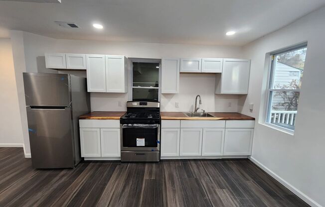 2 beds, 1 bath, $1,150, Unit Unit 2