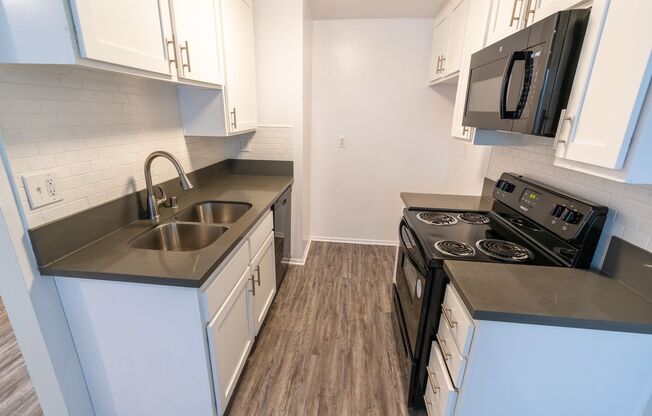 2 beds, 2 baths, 900 sqft, $2,098, Unit 311