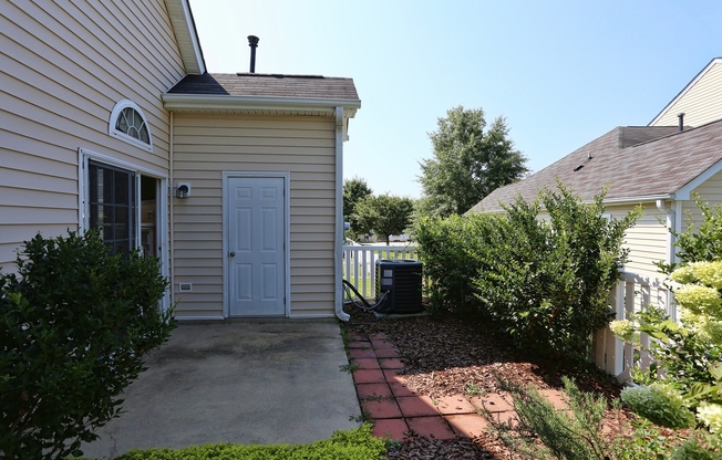 3 beds, 2 baths, $1,700