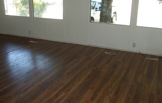 Half month rent credit for approved tenant. 3 bed 2 bath manufactured with new flooring