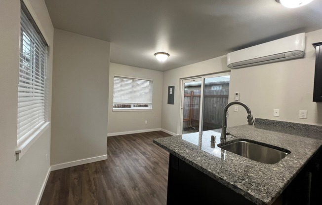 2425 Valencia Street