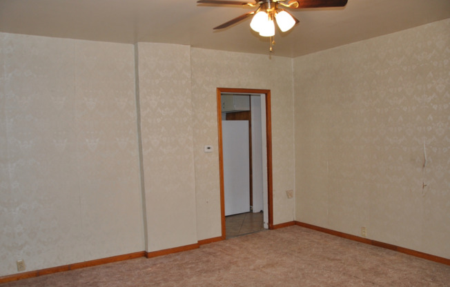 2 beds, 1 bath, $1,195