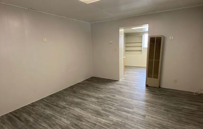 810 E 9 ST