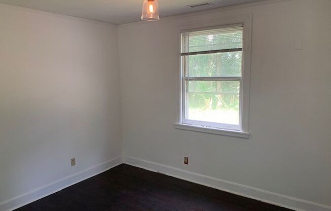 Charming 2 Bedroom Cottage in Green hills