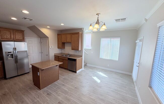 2 Story 3 bed + Loft, 2.5 Bath Home in NW