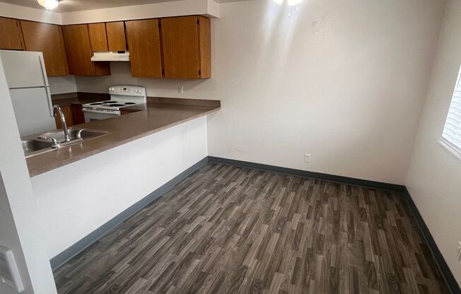 2 beds, 1 bath, 875 sqft, $1,395, Unit 127-43