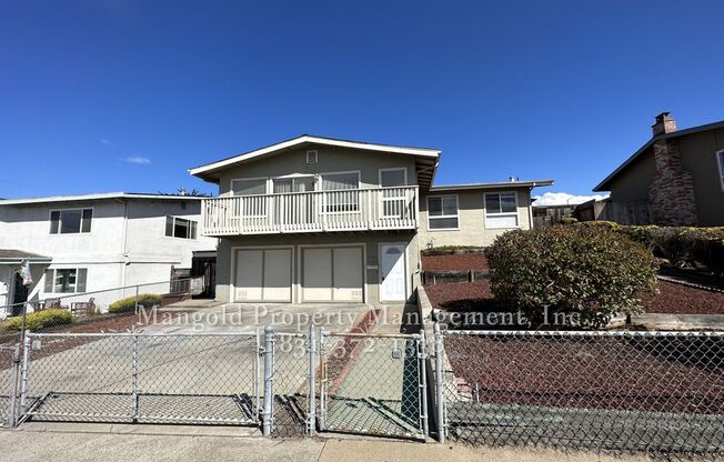 Beautiful Recently Remodeled Seaside Home with Ocean Views