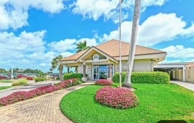 215 Palm Dr 215-2