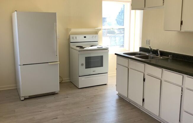 2 beds, 1 bath, $1,400, Unit #5