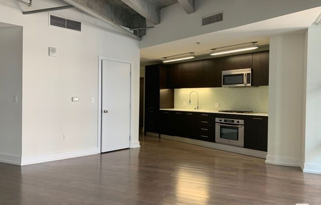 1 bed, 1 bath, 807 sqft, $2,684, Unit 1015