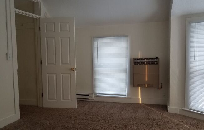 2 beds, 1 bath, 1,100 sqft, $1,375, Unit Unit 3