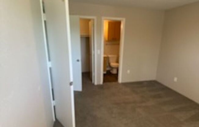 2 beds, 2 baths, 856 sqft, $869, Unit 2827-1806