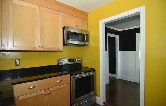 2 beds, 1 bath, $1,600