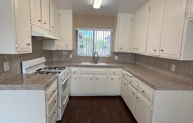 808 N AZUSA AVE