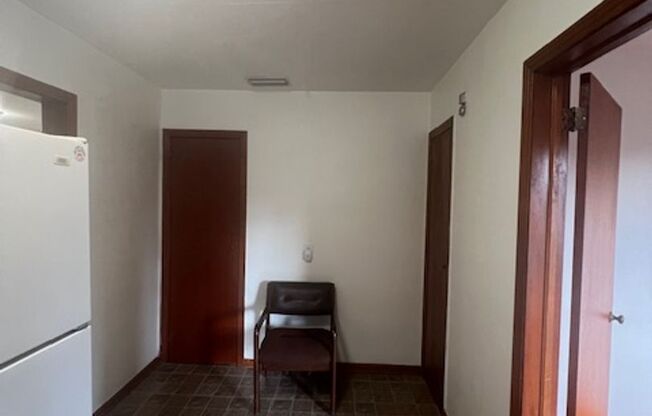 1 bed, 1 bath, $930, Unit UNIT # 4