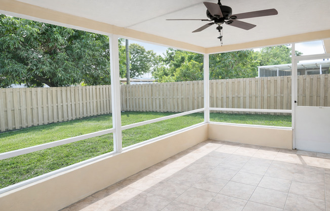 3BED/2BATH house with Large fenced backyard and split floorplan!