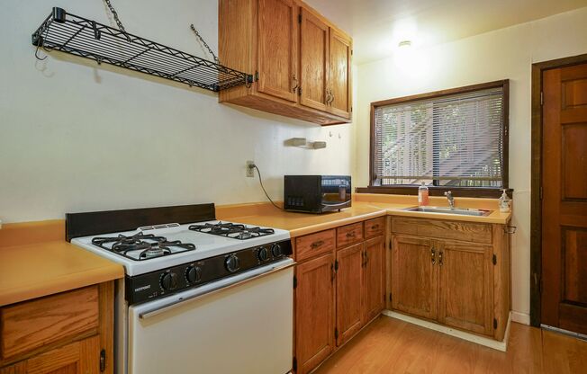 2704 Virginia St 1/2-4