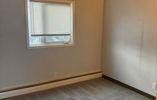 2 beds, 1 bath, 800 sqft, $1,300, Unit 5