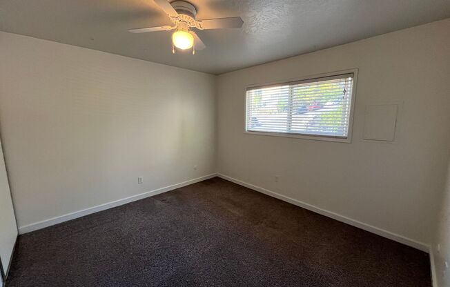 1 bed, 1 bath, 595 sqft, $1,250, Unit 11