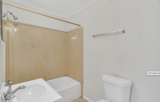 15 VIVIAN CT