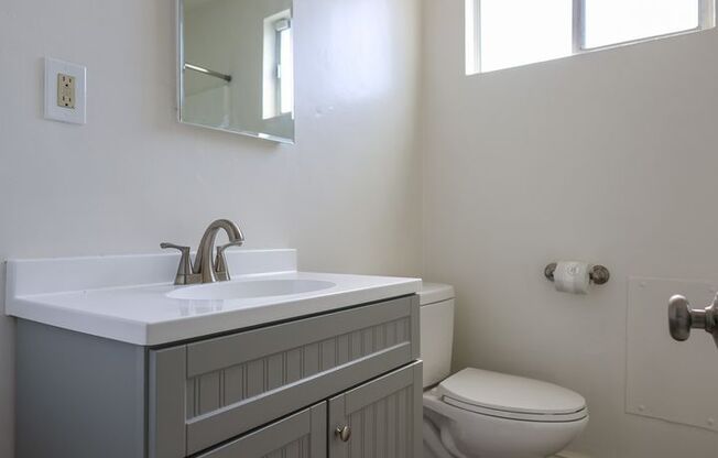 1 bed, 2 baths, $2,195, Unit 04