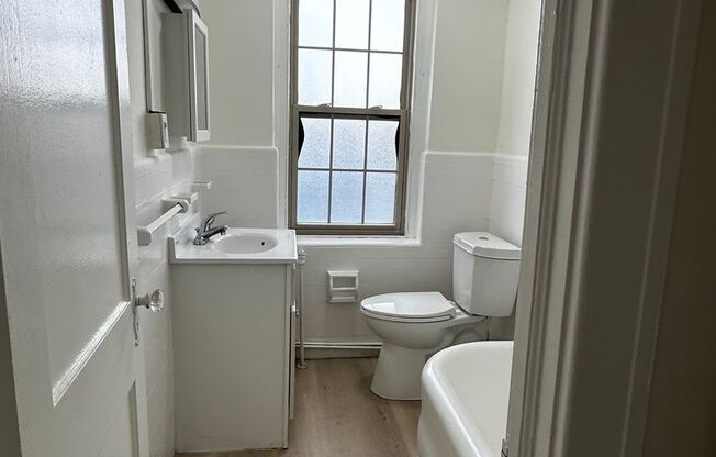1 bed, 1 bath, $1,100, Unit 314
