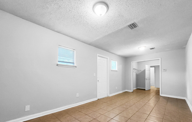 8957 5 AVE