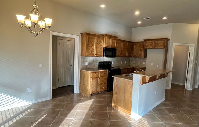 Wonderful 4 bed, 2 bath 3 car in Falcon Ridge of Edmond