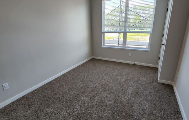 3 beds, 2 baths, 1,006 sqft, $1,800, Unit 500-207