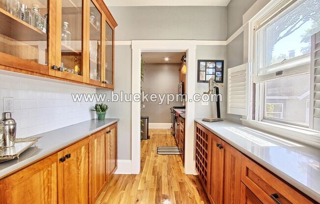 2 beds, 1 bath, $2,895