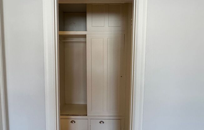 Studio, 1 bath, 330 sqft, $950, Unit 205