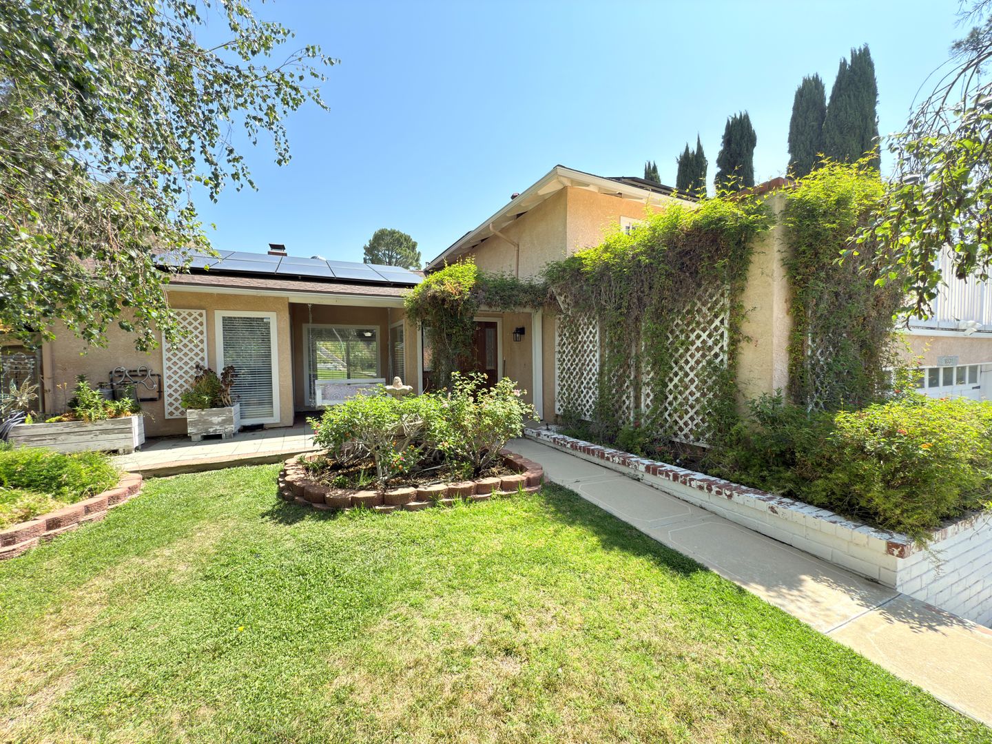 Spacious 4-Bedroom Home in Prime Santa Clarita Location
