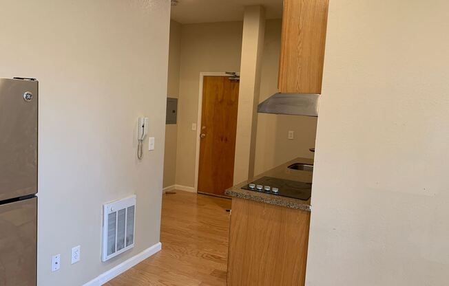 1000 - 1010 GRANT AVE / 672 JACKSON ST