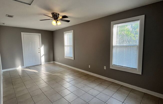 102 W AUSTIN ST
