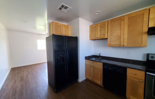 2 beds, 2 baths, 850 sqft, $1,395, Unit 01