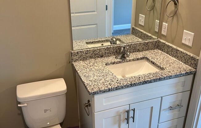 2 beds, 2 baths, 979 sqft, $1,130, Unit 913
