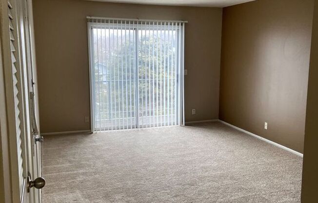 2 beds, 1 bath, 850 sqft, $1,000, Unit 3802