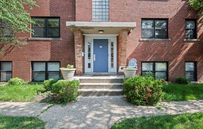 302 - 306 E 19th St