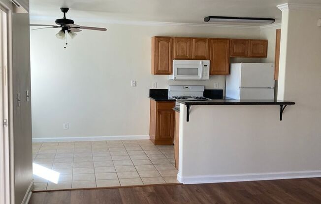 2 beds, 1 bath, 918 sqft, $2,945, Unit 037