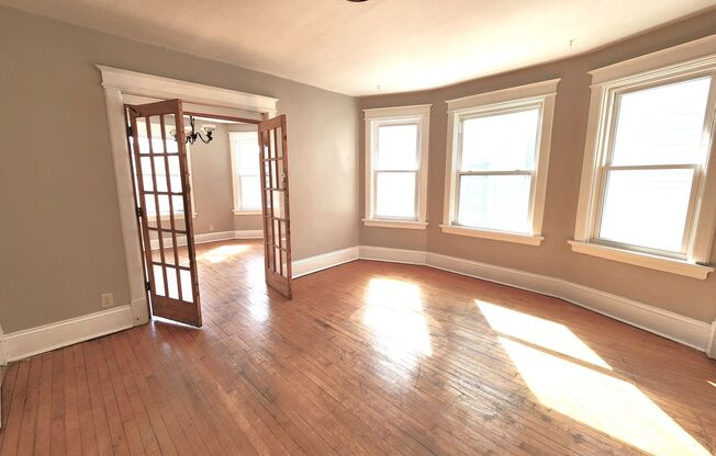 ENTEGJ - 3027-3029 N Holton Ave