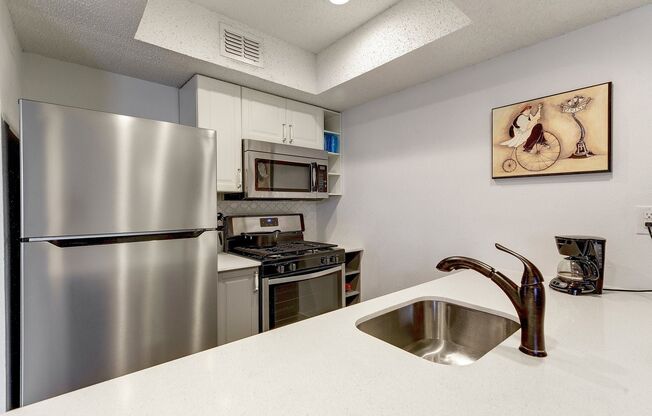 2 beds, 2 baths, 960 sqft, $2,100, Unit 203