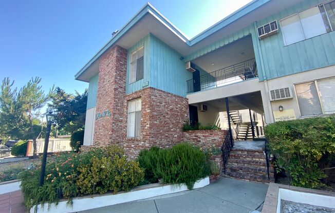 1372-1376 Creekside Dr.
