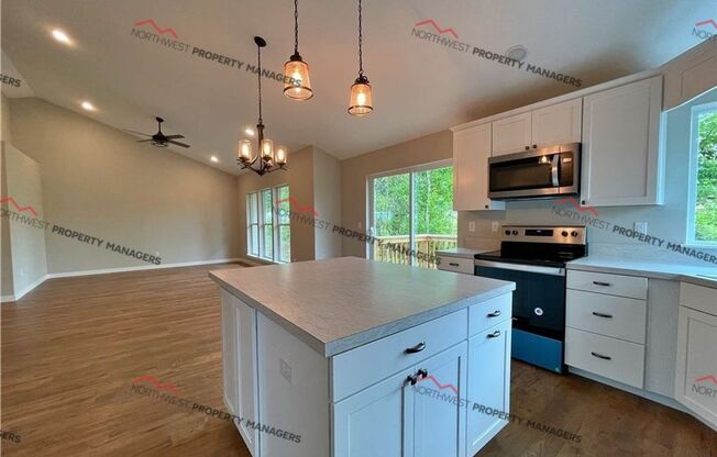 STATUS: AVAILABLE   | R245B  |  $2095 + $100 FLAT RATE FOR W/S/G ** MOVE IN SPECIAL**